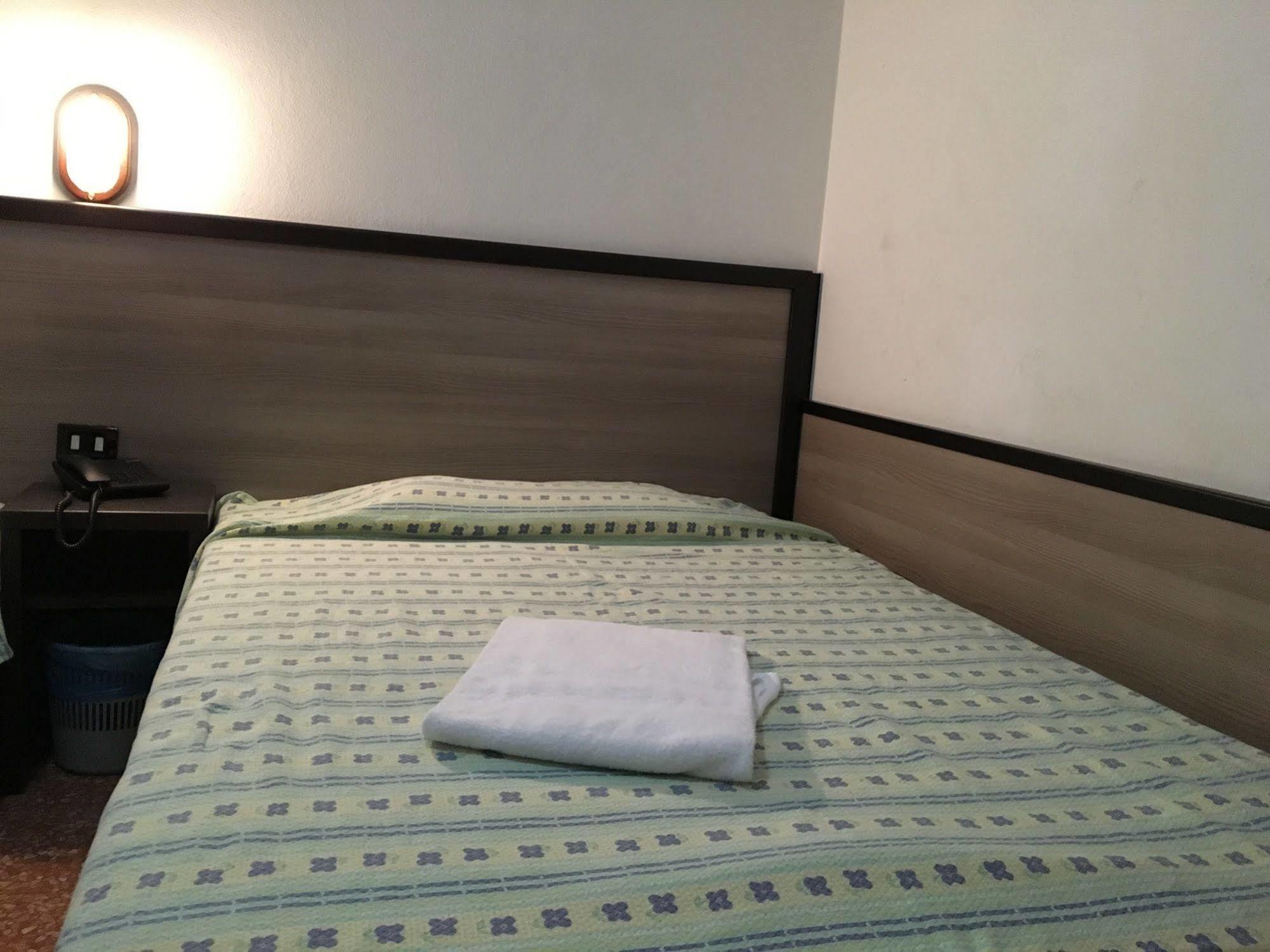 Hotel Salus ميلان المظهر الخارجي الصورة
